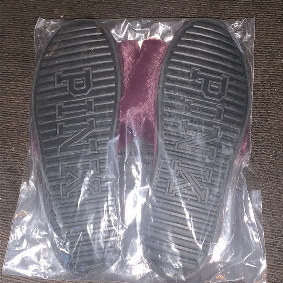 Victoria’s Secret Fur Slides - Picture 2 of 3